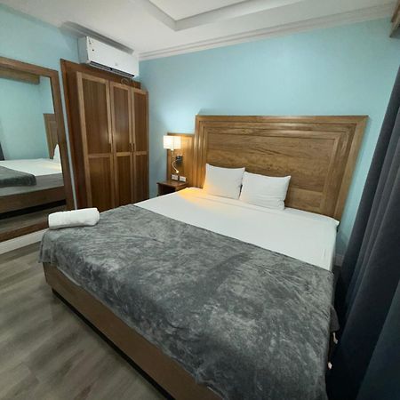 Airport Suites Hotel Piarco Esterno foto