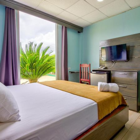 Airport Suites Hotel Piarco Esterno foto