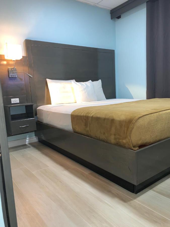 Airport Suites Hotel Piarco Esterno foto
