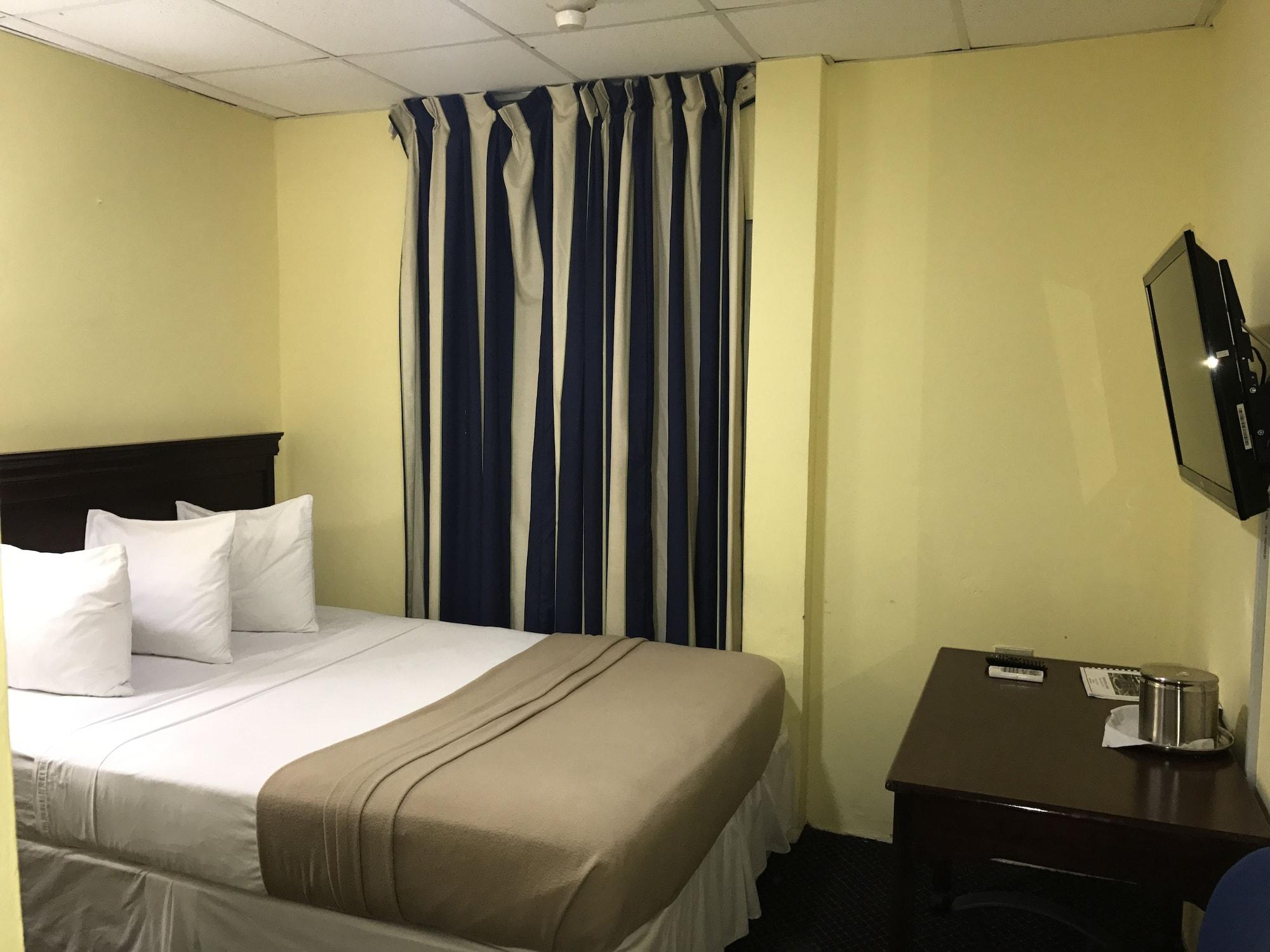 Airport Suites Hotel Piarco Esterno foto