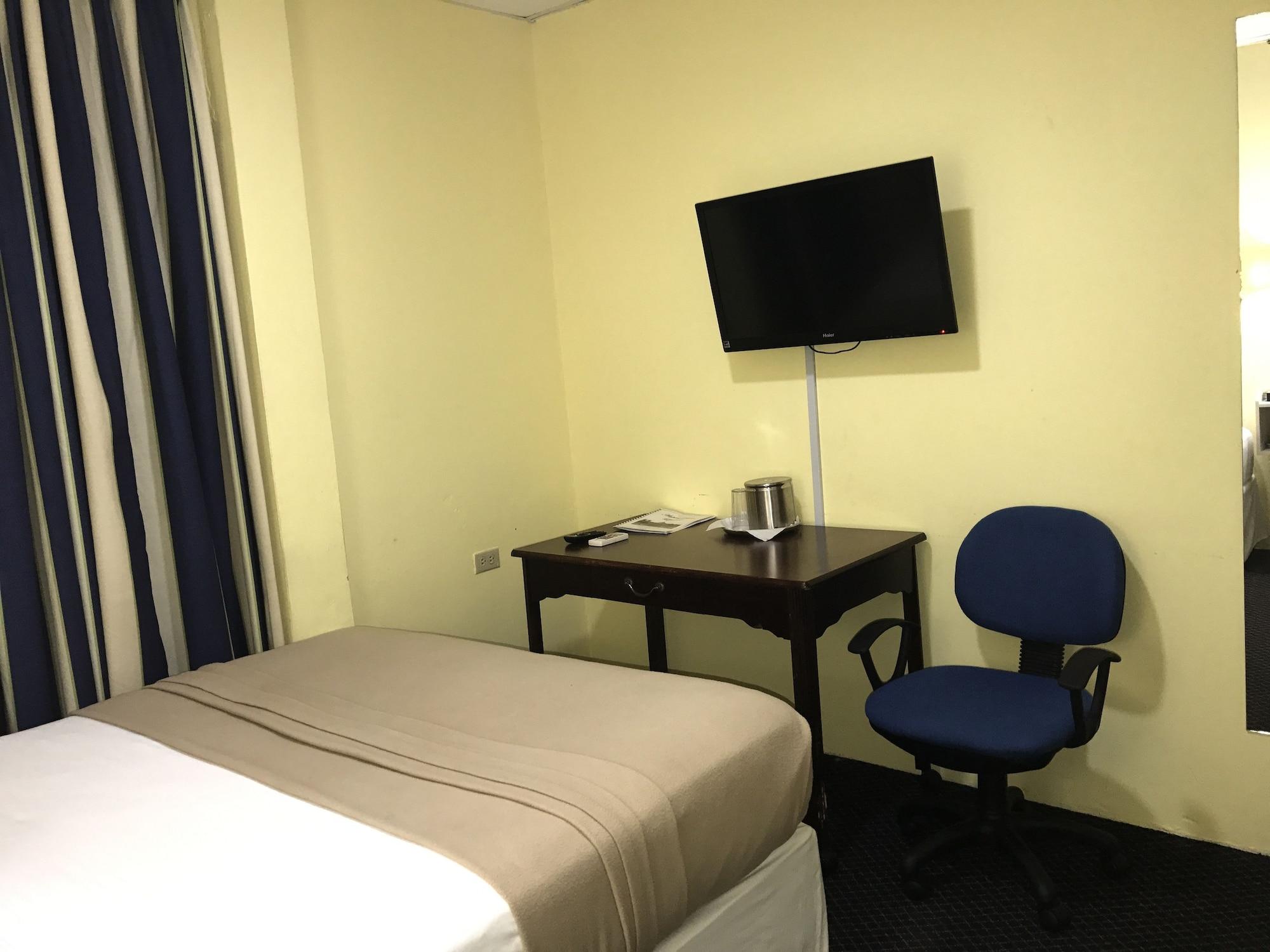 Airport Suites Hotel Piarco Esterno foto