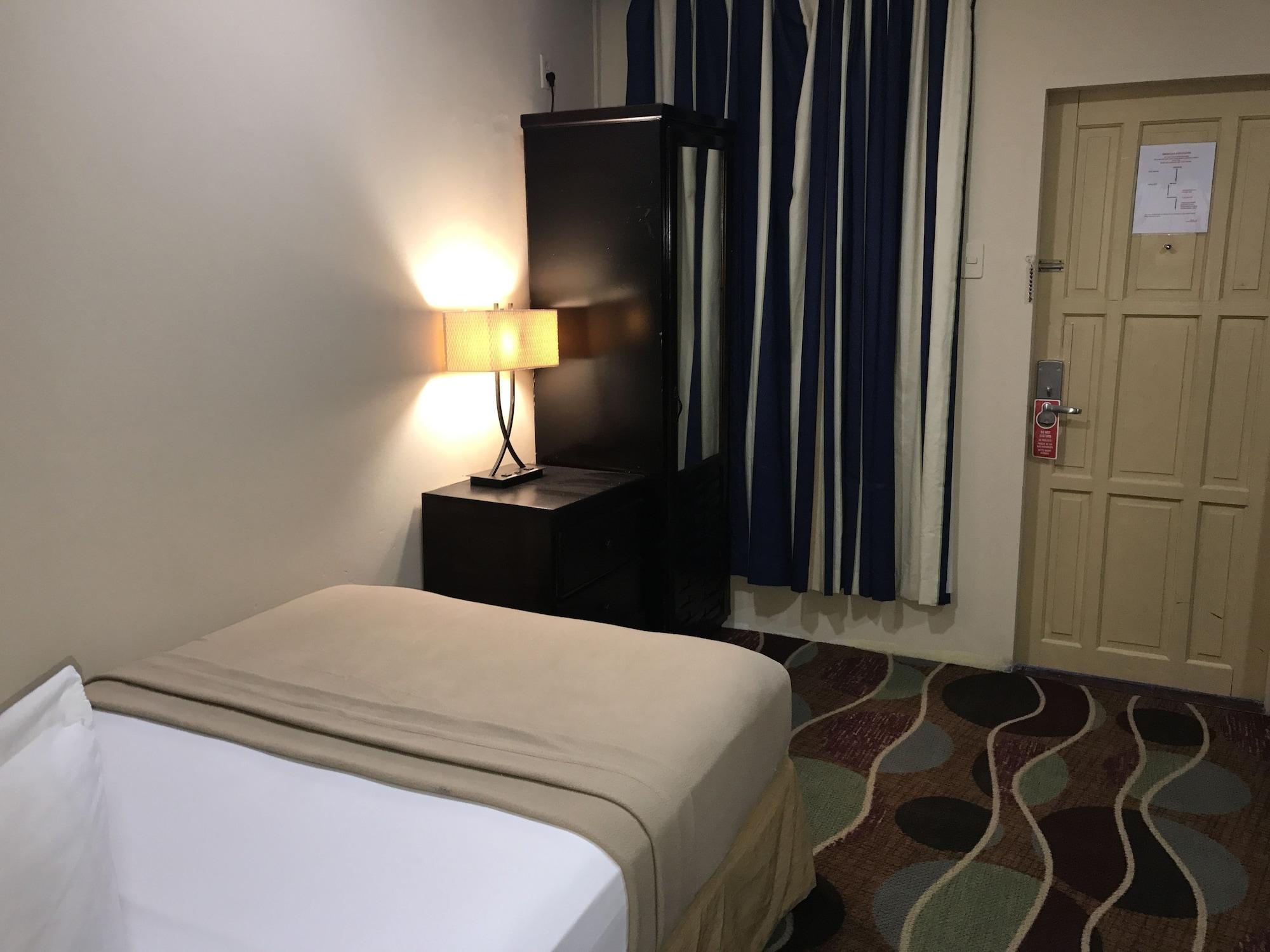 Airport Suites Hotel Piarco Esterno foto