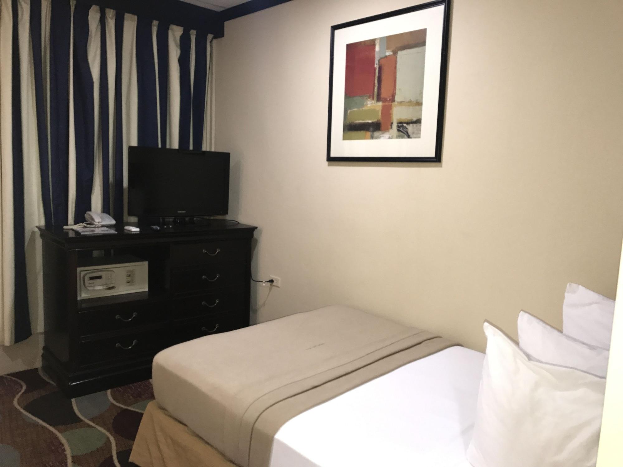 Airport Suites Hotel Piarco Esterno foto
