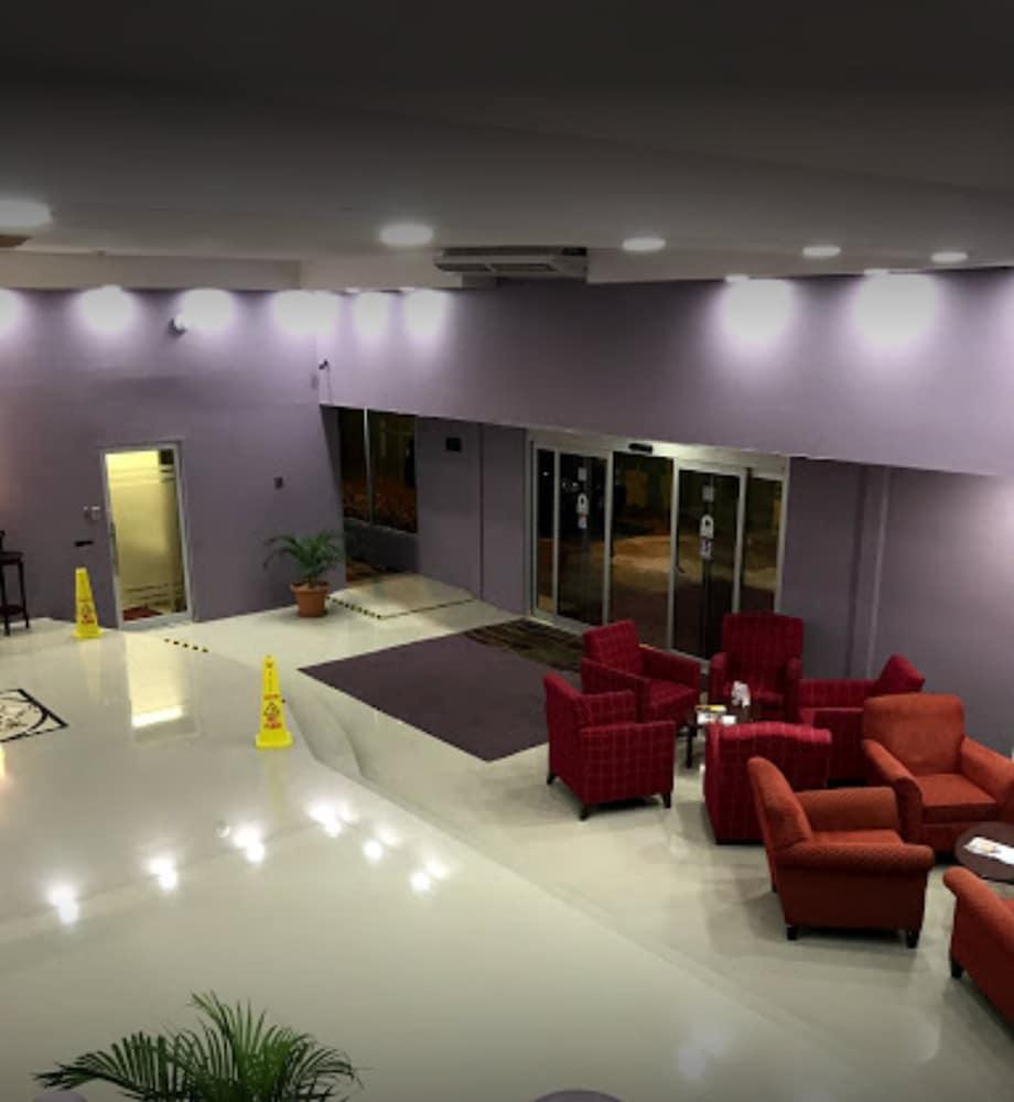 Airport Suites Hotel Piarco Esterno foto