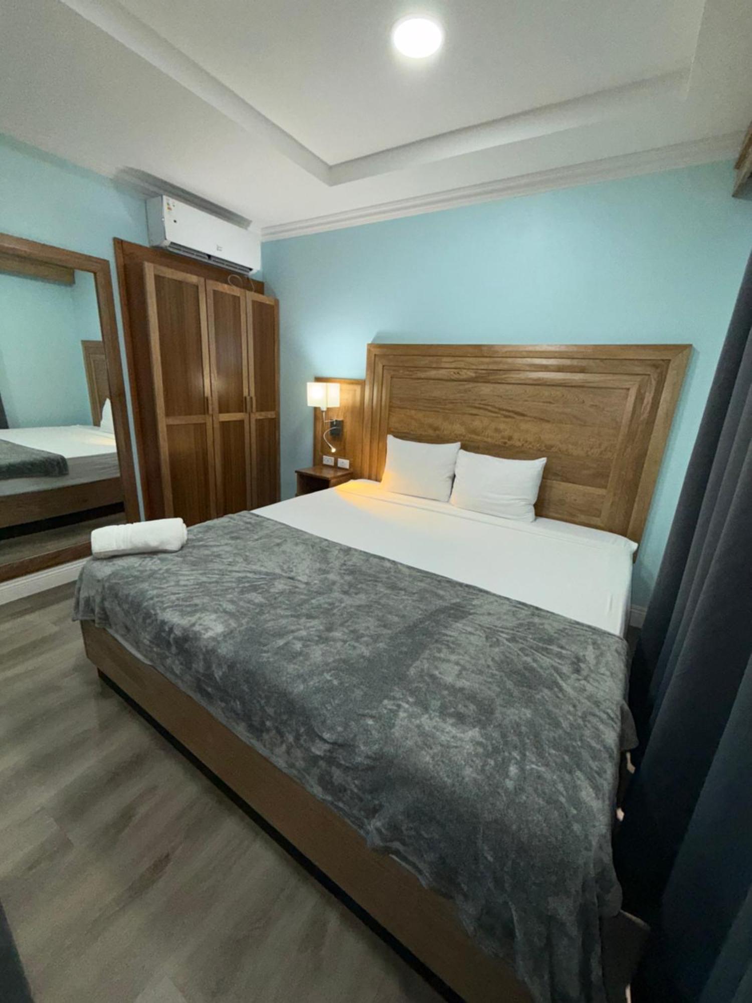 Airport Suites Hotel Piarco Esterno foto