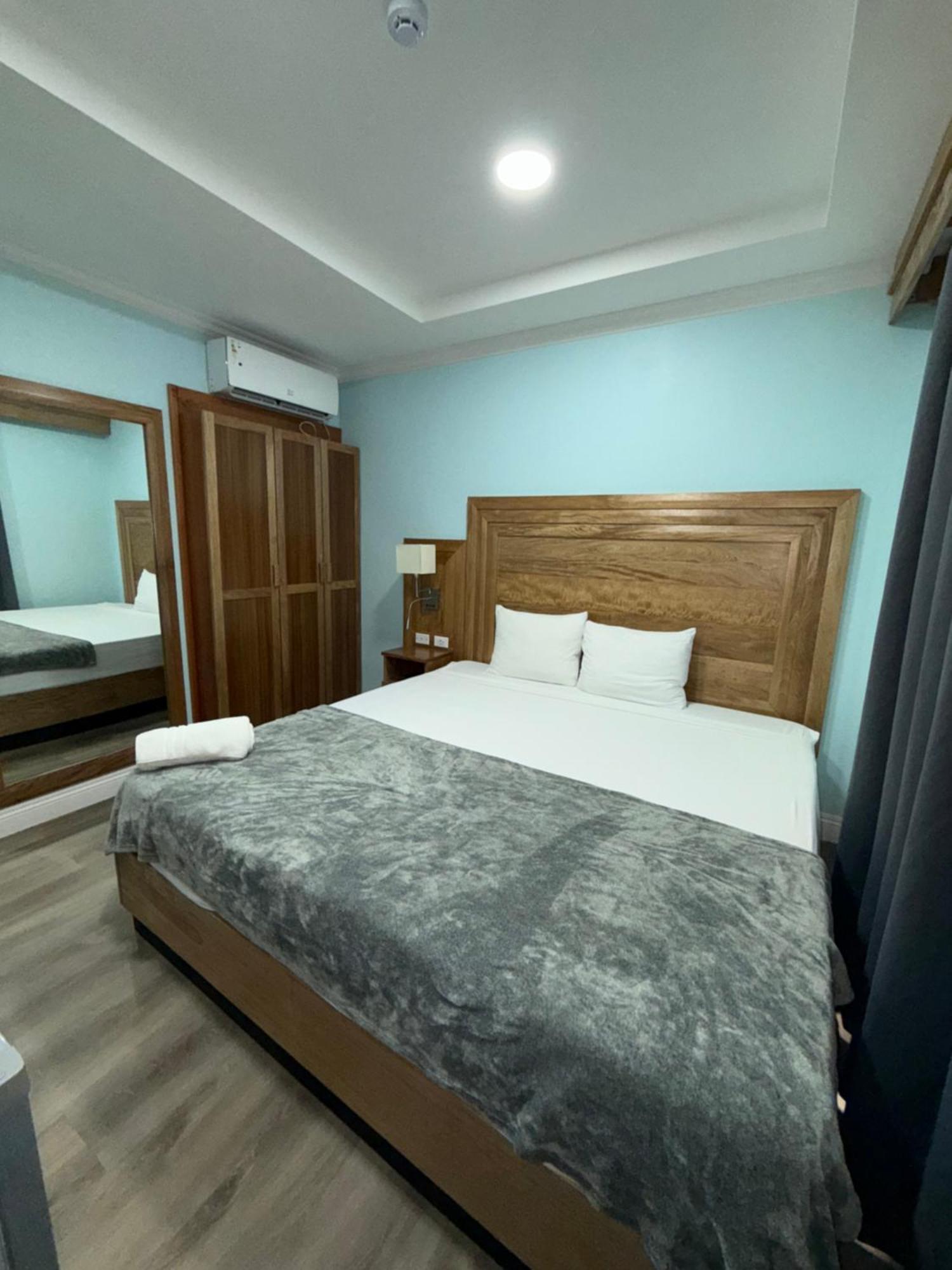 Airport Suites Hotel Piarco Esterno foto