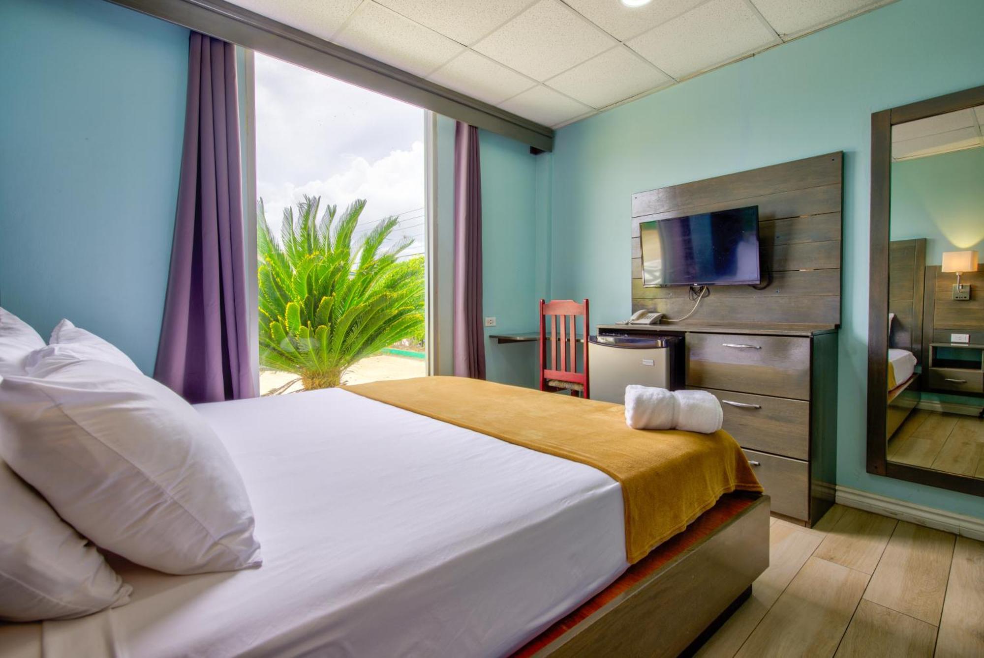 Airport Suites Hotel Piarco Esterno foto