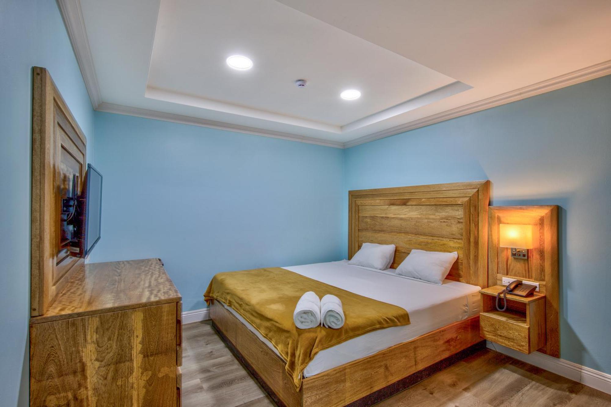 Airport Suites Hotel Piarco Esterno foto