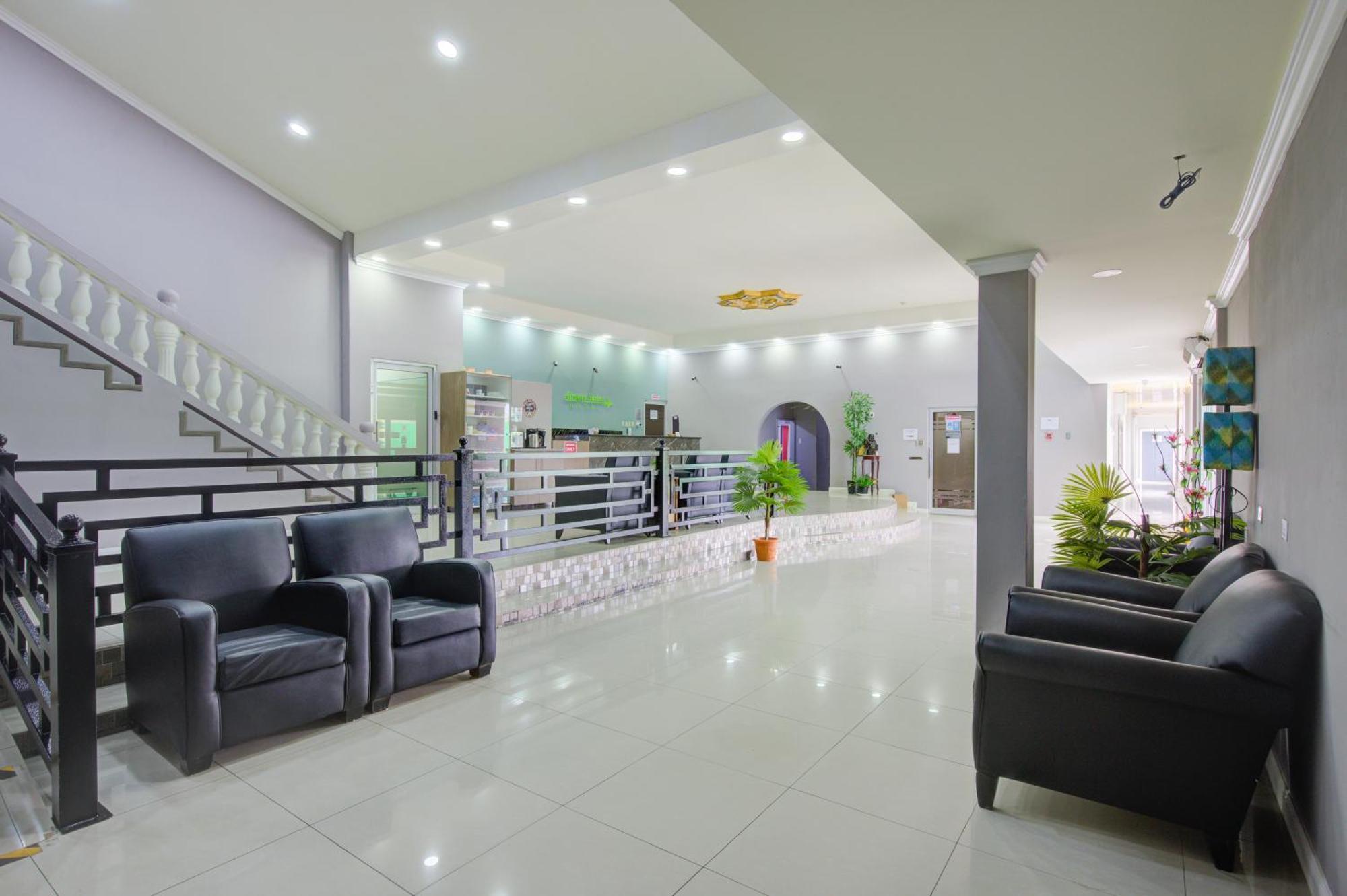 Airport Suites Hotel Piarco Esterno foto