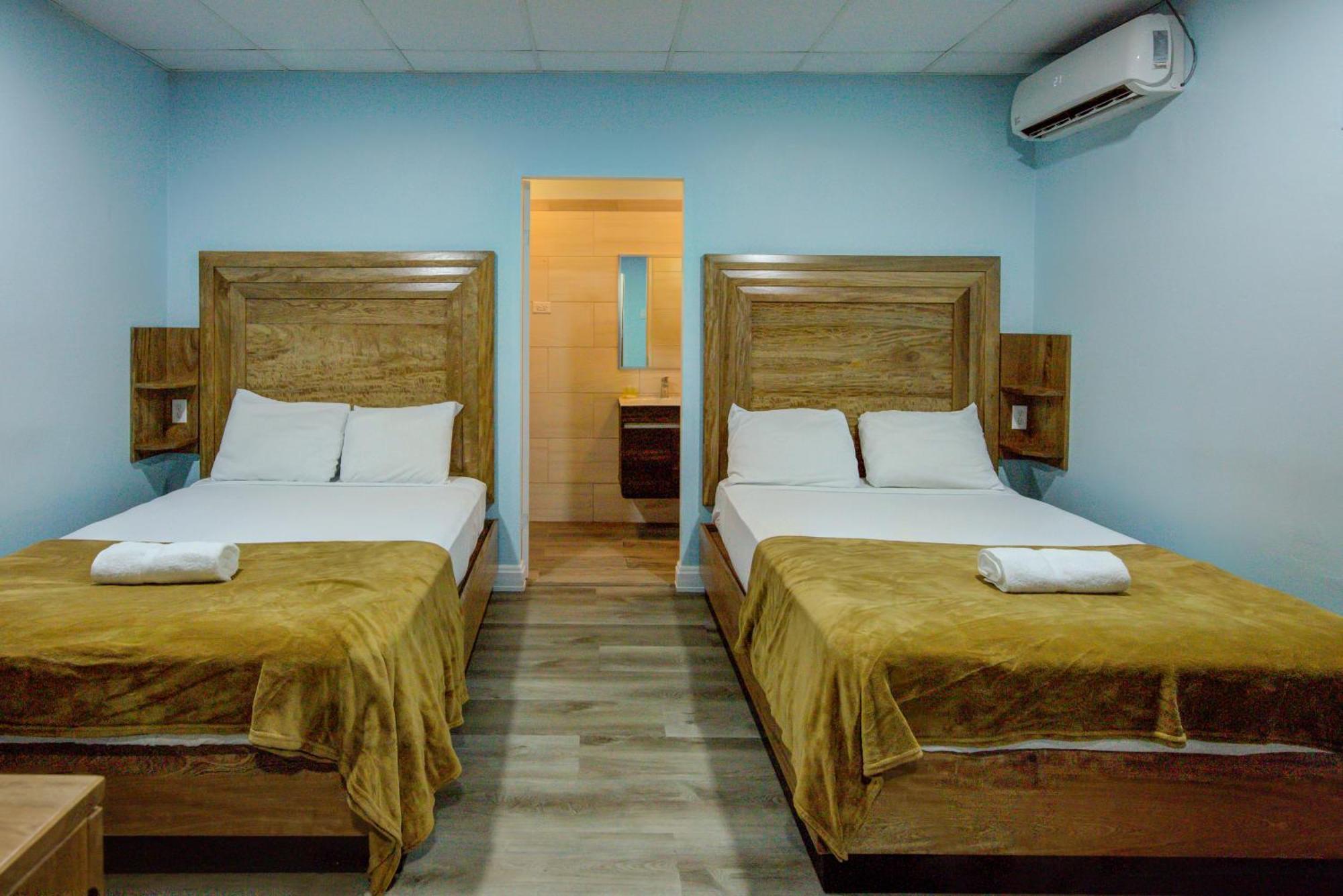 Airport Suites Hotel Piarco Esterno foto