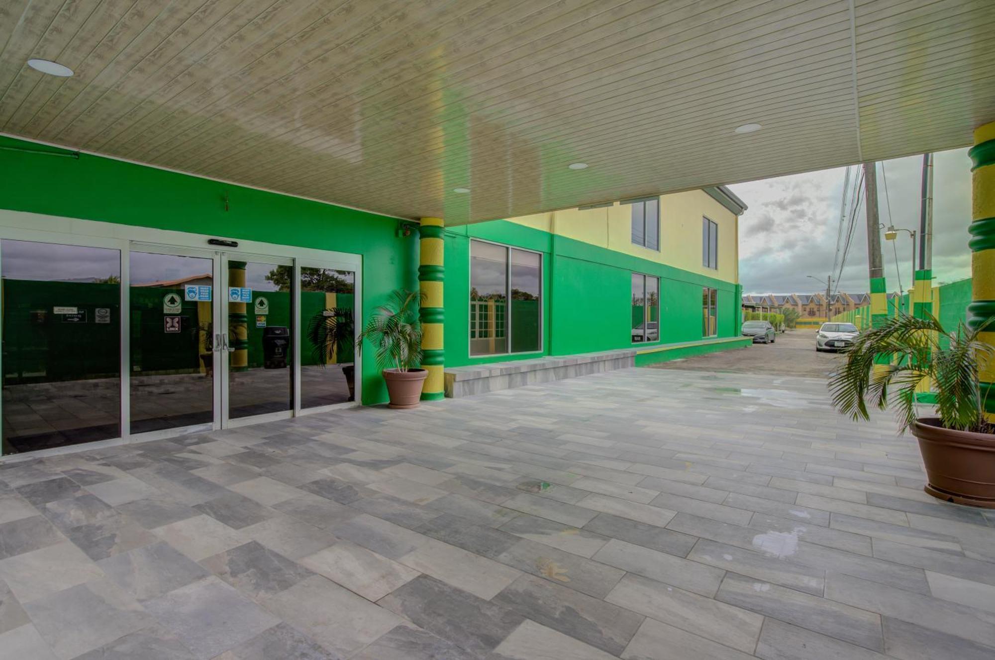 Airport Suites Hotel Piarco Esterno foto