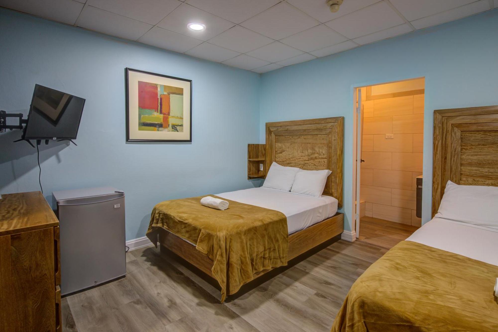 Airport Suites Hotel Piarco Esterno foto