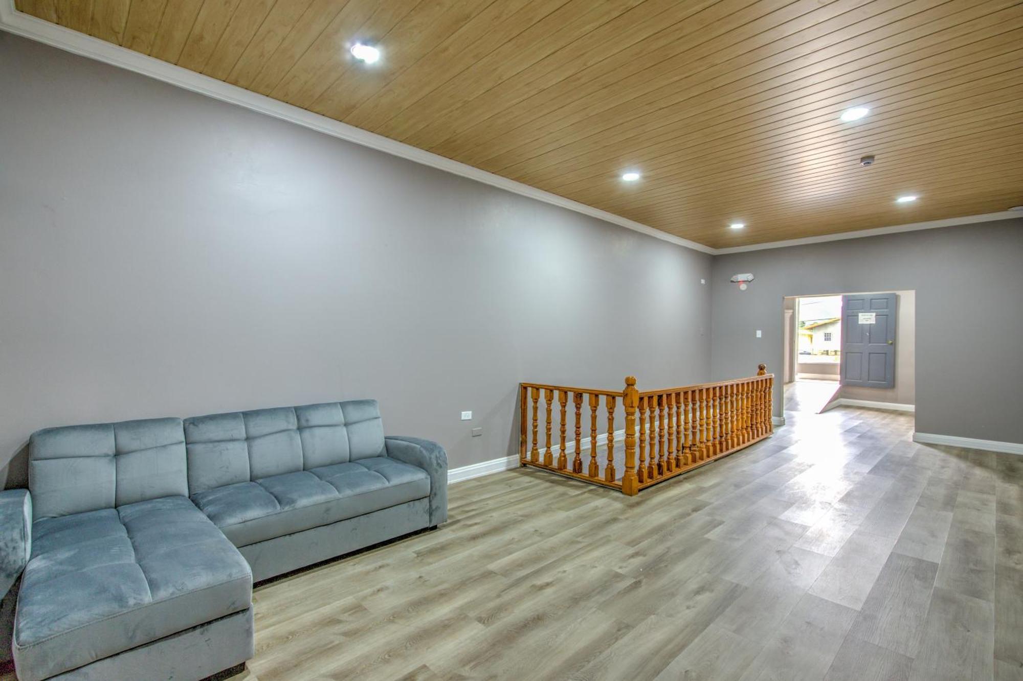 Airport Suites Hotel Piarco Esterno foto