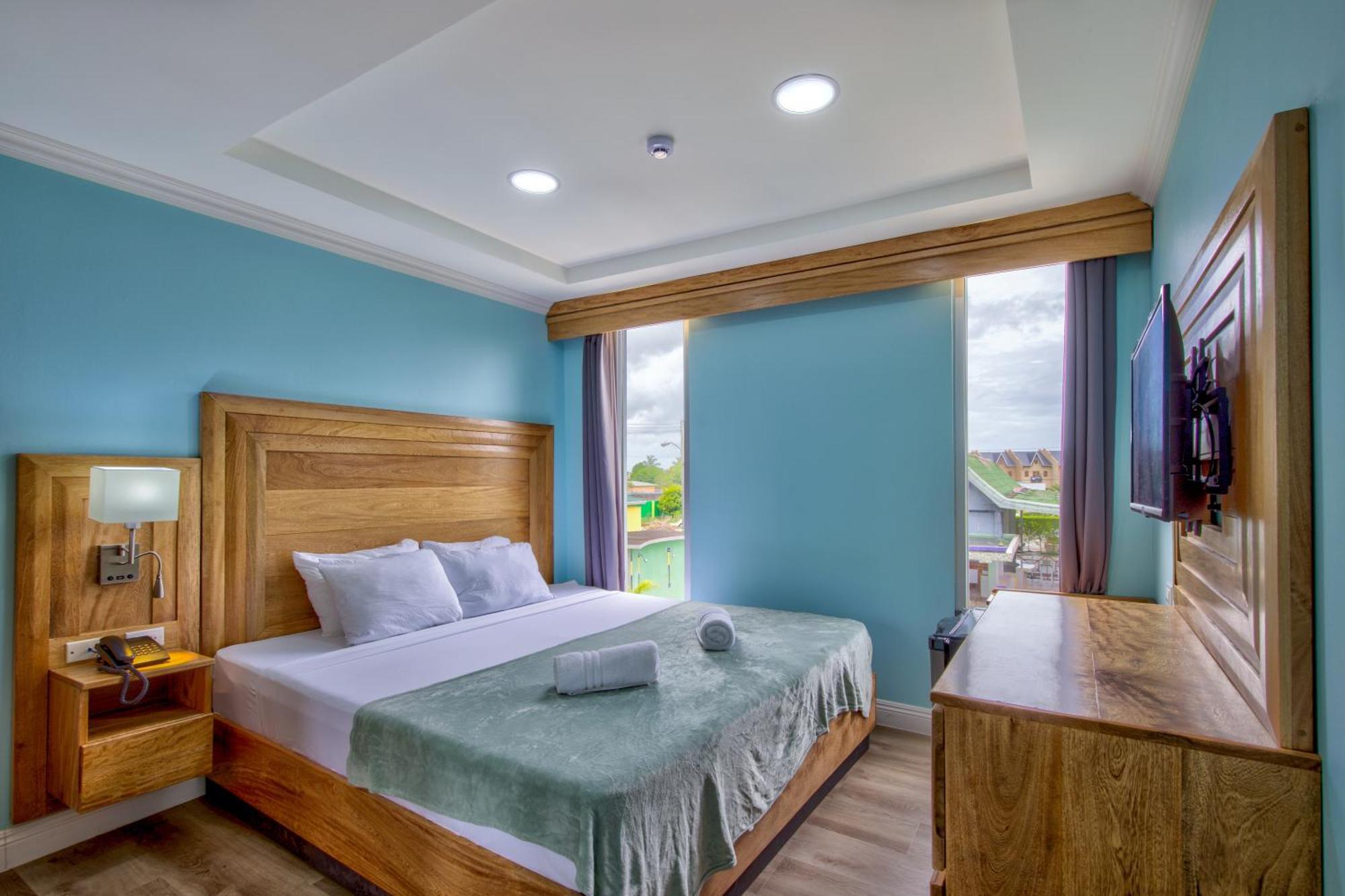 Airport Suites Hotel Piarco Esterno foto
