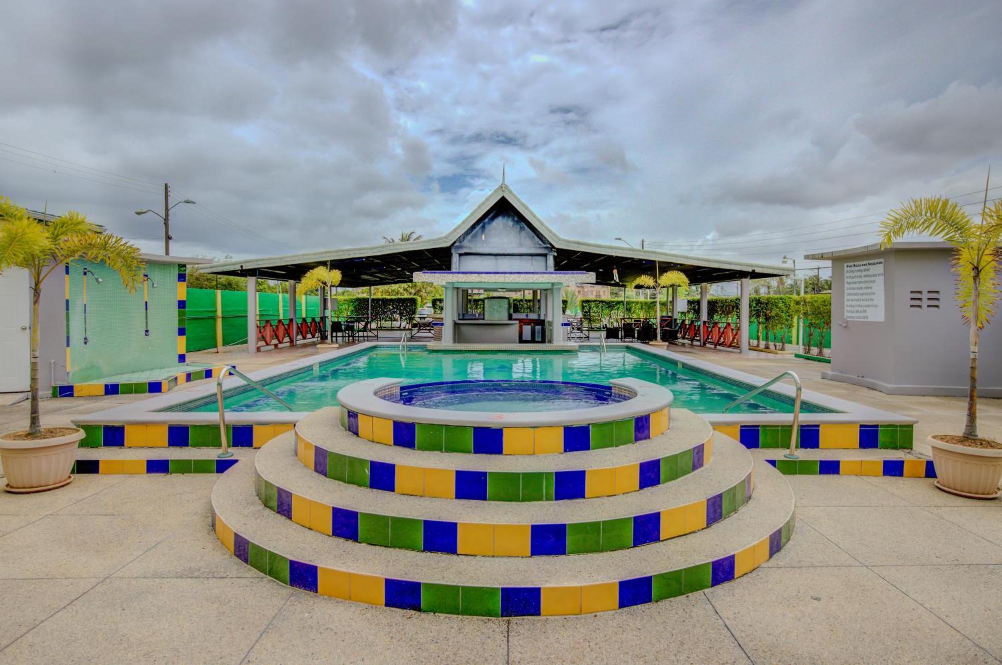 Airport Suites Hotel Piarco Esterno foto