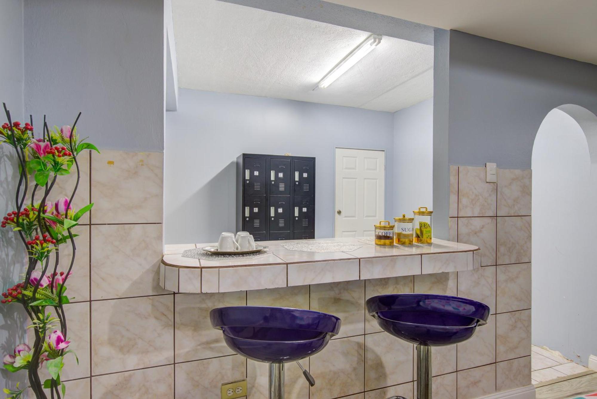 Airport Suites Hotel Piarco Esterno foto