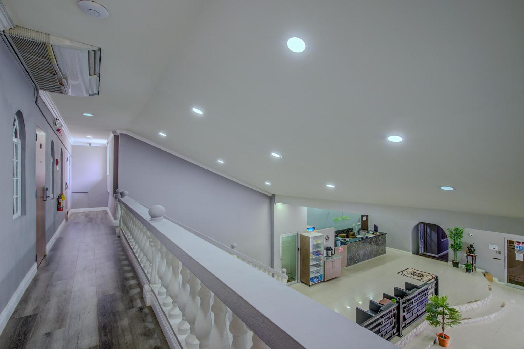 Airport Suites Hotel Piarco Esterno foto