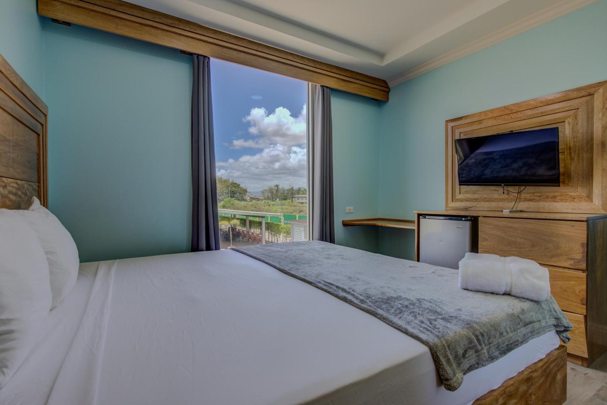 Airport Suites Hotel Piarco Esterno foto