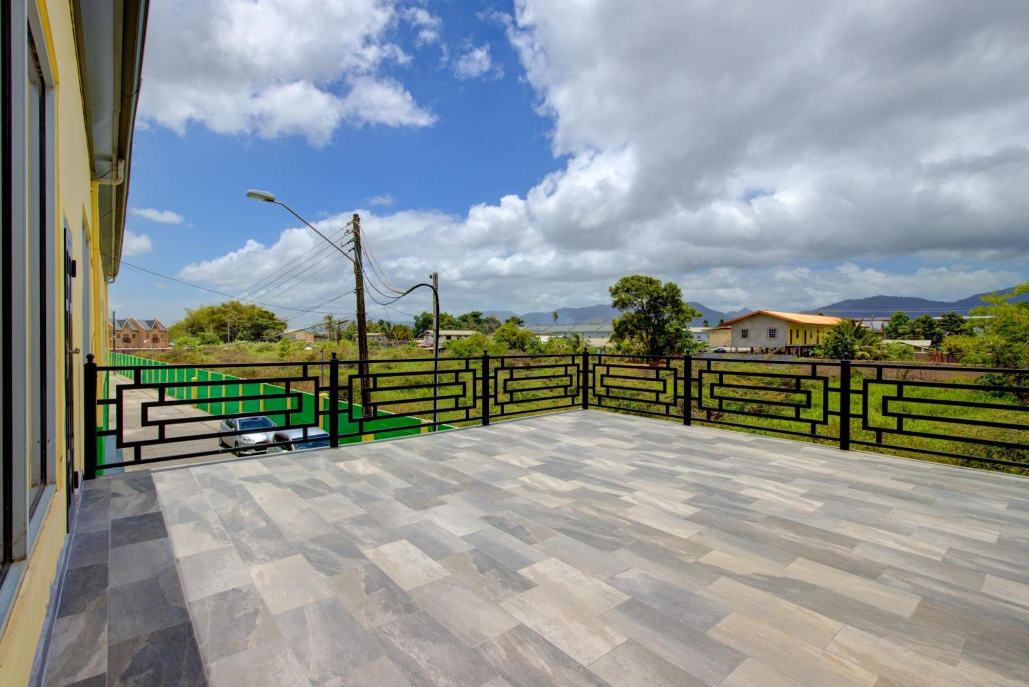 Airport Suites Hotel Piarco Esterno foto