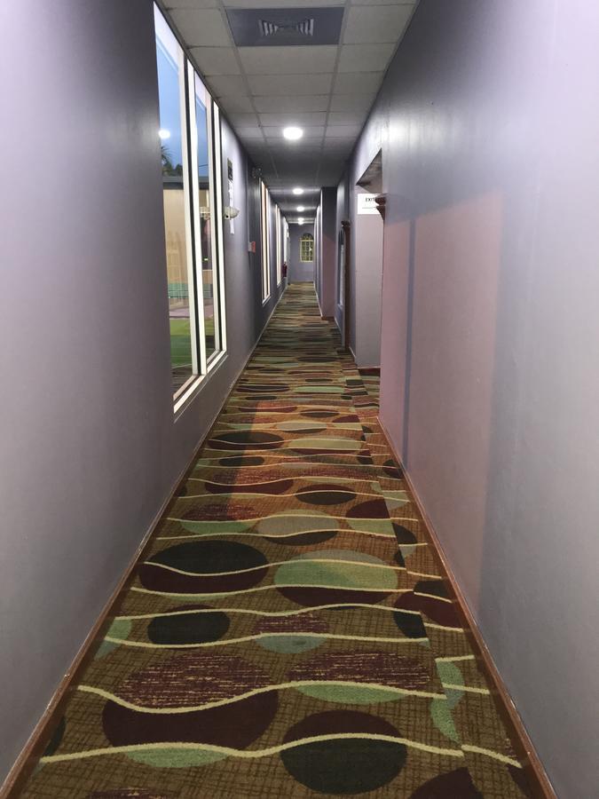 Airport Suites Hotel Piarco Esterno foto
